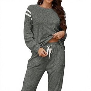 Conjunto de Pijama para Mujer, Cuello en V, Manga Corta, Ropa de Dormir de Dos Piezas, Mezcla de Bambú - Product Image 1
