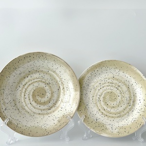 2026 nuevos platos de cerámica de remolino rústico-Beige claro con puntos oscuros elegante vajilla de cocina para presentación de comidas y exhibición en el hogar - Product Image 1