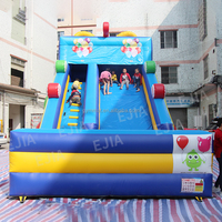 Château gonflable avec toboggan aquatique pour enfants, fête en plein air ou en intérieur