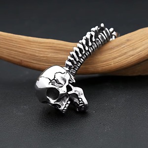 Yunnique – collier avec pendentif tête de mort en acier inoxydable pour hommes, design squelette, style punk, chaîne de 60cm - Product Image 2