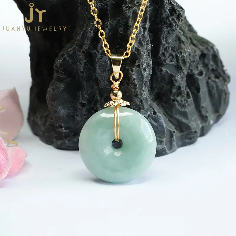 Vente en gros de pendentif à breloque en jade naturel de Birmanie bijoux tendances pendentif en jadéite en acier inoxydable collier à pendentif en jade du Myanmar