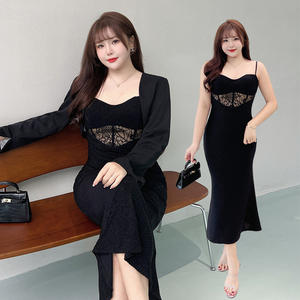 เดรสสีดำรันฉี N8518 ไซส์พลัส คอรูปหัวใจ แต่งลูกไม้ สายเดี่ยวแบบฟิชโบน พร้อมดีเทลผ่าข้างและผ้าตาข่ายสำหรับผู้หญิง - Product Image 3