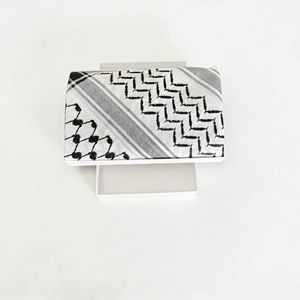 ผ้าคลุมศีรษะแบบเชมากสำหรับผู้ชายมุสลิมชาวอาหรับ  ลายสก็อตแบบพื้นเมือง  พร้อมปักโลโก้ตามสั่ง  ทำจากผ้าโพลีเอสเตอร์ตาข่าย  ขนาด 140 x 140 ซม. - Product Image 2