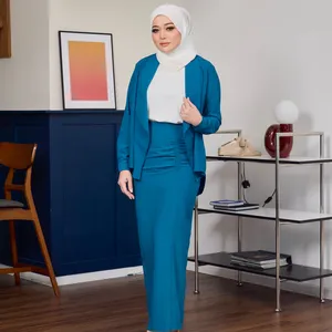 ชุดเดรสยาวมุสลิมะฮ์แฟชั่นสีเขียวอมฟ้า 3 ชิ้น พร้อมซับในสีขาว ดีไซน์เรียบร้อยสง่างาม สำหรับผู้หญิง จากผู้ผลิต OEM มาเลเซีย - Product Image 3