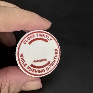 Tappo <span class=keywords><strong>Bianco</strong></span> 24/400 con Scritta Rossa per Bottiglie di Plastica - Product Image 3