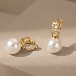Boucles d'oreilles créoles en perles blanches plaquées or pour femmes, bijoux de fête, design géométrique, micro-serties de zircon - Product Image 2