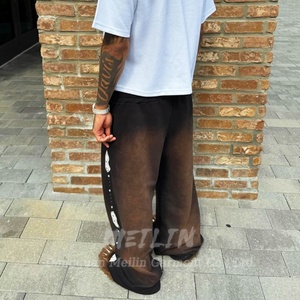 Pantalones de chándal de felpa francesa extragrandes personalizados, holgados, con pedrería, de pierna ancha, estilo jogger apilado, acampanados, con lavado ácido - Product Image 3