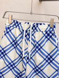 Conjunto de dos piezas a cuadros de lujo, de alta calidad, informal, estilo vintage, deportivo, de verano, para hombre, de la marca Burberry. - Product Image 4