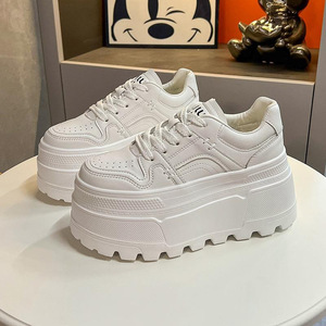 Baskets de sport décontractées pour femmes à plateforme de 8 cm, noires et blanches, confortables, à lacets, pour le skateboard et la course en extérieur - Product Image 2
