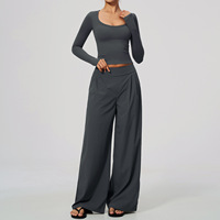Ensemble de détente 2 pièces pour femme : haut court à col en U et manches longues, pantalon plissé taille haute à jambes larges – Tenue de sport et yoga pour femme