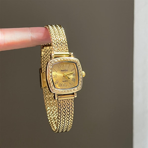 Nuevo Reloj de Mujer en Oferta, Reloj de Cuarzo Vintage Dorado Pequeño y Sencillo - Product Image 3