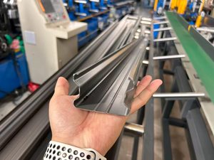 Máquina Popular en Australia para Fabricar Postes de Cercas <span class=keywords><strong>Colorland</strong></span>, Máquina Formadora de Rollos de Rieles para Cercas con PLC Totalmente Automática - Product Image 5