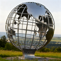 Sculptures extérieures personnalisées de style moderne ajouré pour la décoration des places urbaines, sculpture de globe en acier inoxydable