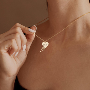 Collar Personalizado con Alas <span class=keywords><strong>de</strong></span> Ángel y Corazón, Colgante con Nombre y Apellido Grabado con Láser, Cadena <span class=keywords><strong>de</strong></span> Clavícula <span class=keywords><strong>de</strong></span> Moda Personalizada, Regalo <span class=keywords><strong>de</strong></span> Joyería - Product Image 3