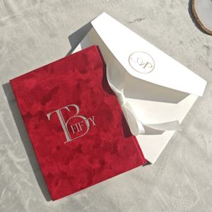 Invitaciones <span class=keywords><strong>de</strong></span> Boda <span class=keywords><strong>de</strong></span> Lujo con Cubierta <span class=keywords><strong>de</strong></span> Terciopelo y Nombres en Dorado con Lámina Plateada Borgoña, con Tarjetas <span class=keywords><strong>de</strong></span> RSVP - Product Image 5