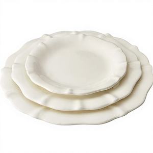 Assiettes en céramique blanches en forme de fleur, en gros, pas chères, élégantes, pour restaurants, hôtels, ensembles d'assiettes à salade. - Product Image 1