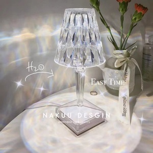 Lampe de table créative de luxe haut de gamme en verre moderne pour chambre à coucher, restaurant, décoration, vente en gros pour usage Internet, à piles - Product Image 3