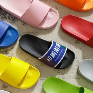 Sandália das mulheres de verão com logotipo PU e malha palmilha fabricante atacado chinelos domésticos para Running Shoes estilo