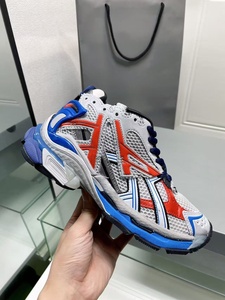 Top-tier designer men's sports shoes - luxurious retro casual running shoes with breathable thick soles for walking. - Product Image 4