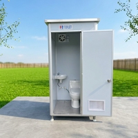 Toilettes publiques extérieures modernes portables avec structure en acier durable et panneau sandwich de douche, unité mobile préfabriquée