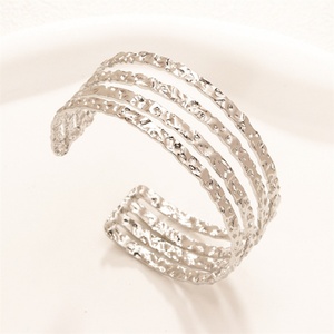 Brazalete de Lujo en Forma de C, Chapado en Oro, Acero Inoxidable, Brazalete Hueco, Joyería - Product Image 3