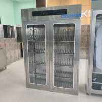 Armoire de séchage de chaussures hygiénique en acier inoxydable avec désinfection à l'ozone pour salle de désinfection d'usine alimentaire