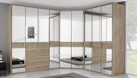Dressing contemporain de luxe sur mesure en bois pour appartement urbain