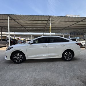 Auto Usado Chino Barato Changan Eado 2024 Edición Gratuita PLUS Blue Whale GDI DCT Edición Premium Sedán Tracción Delantera Auto a Gasolina - Product Image 4