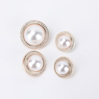 Vêtements en plastique Double épeautre bouton accessoires rond femmes laine manteau boucle haut de gamme perle pull boutons