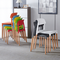 Chaise en plastique et bois de style nordique moderne et minimaliste, pour usage domestique, chaise de salle à manger, chaise de conférence exécutive, avec dossier, pour adulte, origine Chine
