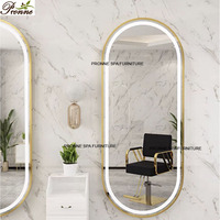 Cermin Salon rambut, toko Salon rambut Modern putih dengan lampu