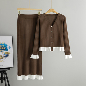 Zweiteiliges, lockeres, kurzärmeliges Sommeroutfit, neue Damenmode, stilvolle Stickerei, Viskose-Patchwork, altersreduzierend, elegant - Product Image 1