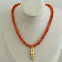 Collier ras du cou tendance en perles de pierres précieuses colorées avec pendentif poisson en or 18 carats, style océan, pour femme, bijoux décontractés de plage