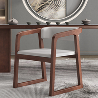 Chaise de salle à manger/restaurant de luxe moderne en bois massif, coton et lin/peau synthétique avec accoudoirs, idéale pour salle de bain - Vente en gros