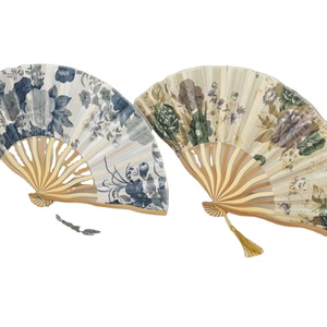 Éventail pliant artisanal de style samouraï japonais, design unique et traditionnel avec motifs floraux et anges, idéal pour les voyages en extérieur et la fraîcheur. - Product Image 1