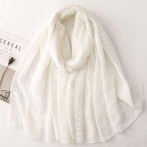 Écharpe brodée élégante de style ethnique, écharpe en gaze de style chinois/écharpe en soie, châle chaud et polyvalent, idéal pour les voyages dans le désert - Product Image 6