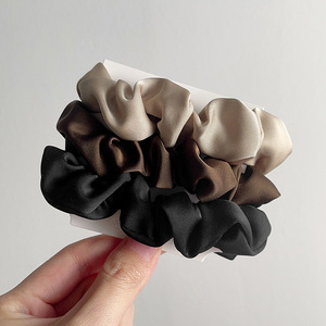 Chouchous en satin surdimensionnés, élastiques en soie, attaches pour cheveux doux, attaches pour <span class=keywords><strong>queue</strong></span> <span class=keywords><strong>de</strong></span> <span class=keywords><strong>cheval</strong></span> pour femmes et filles, grands chouchous en satin - Product Image 3