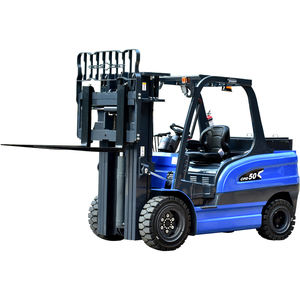 מלגזה חשמלית כחולה משומשת למכירה, קיבולת 5000 ק\"ג/5 טון, מנוע עוצמתי, צמיגים מלאים, מתאימה למטענים כבדים. - Product Image 4