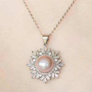 Collana di perle bianche di lusso ecologiche da donna, con ciondolo a forma di iniziale e chiusura, piccole perle d'acqua salata cinesi, ideale come regalo. - Product Image 1