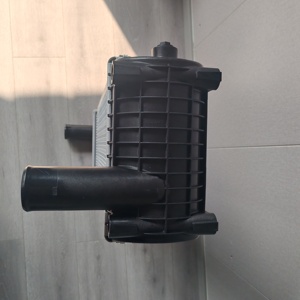 볼보 냉각 라디에이터 물 탱크 냉각기에 대한 공장 Ec200d/210d 가격 굴삭기 예비 부품 17424334