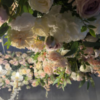 Décoration de plafond suspendue pour scène de mariage, design de fond floral, arrangement de fleurs artificielles de luxe personnalisé