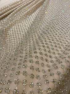 ผ้าปักลายลูกปัดดีไซน์เนอร์ พร้อมรายละเอียดดอกไม้คริสตัล วัสดุลูกไม้พรีเมียม สำหรับชุดแต่งงาน ชุดราตรี และงานสิ่งทอ - Product Image 3