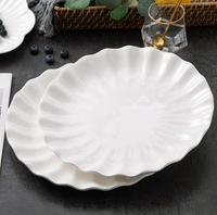 Assiette de table en mélamine blanche unie à bords ondulés, forme irrégulière, personnalisable en usine, vaisselle en mélamine