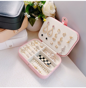 Boîte à <span class=keywords><strong>bijoux</strong></span> en cuir Pu <span class=keywords><strong>de</strong></span> <span class=keywords><strong>luxe</strong></span>, Logo personnalisé, vente en gros, étui d'organisation, Mini boîte à <span class=keywords><strong>bijoux</strong></span> <span class=keywords><strong>de</strong></span> voyage en cuir, quantité minimale <span class=keywords><strong>de</strong></span> commande - Product Image 5