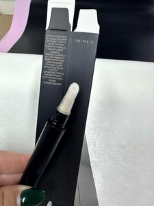 Voluminizador de Labios Vegano con Ácido Hialurónico, Fórmula Líquida de Aplicación Suave, Acción Rápida, Hidratación Duradera, Cuidado de las Líneas de los Labios - Product Image 4