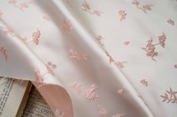 Tissu Jacquard en Satin Beige Motif Fleur de Prunier, Tissu en Soie Teint en Fil à Chute Douce, Tissu Jacquard pour Qipao, Hanfu, Camisole et Vêtements