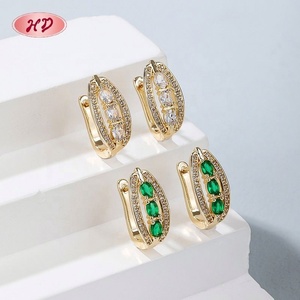 Aretes Geométricos de Lujo con Circonia Verde, Chapados en Oro de 18K, Joyería de Latón de Fábrica - Product Image 2