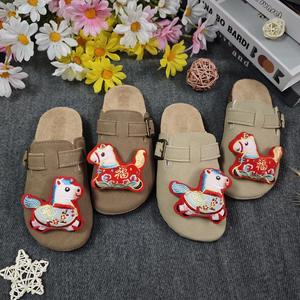2026 Lindas Pantuflas <span class=keywords><strong>de</strong></span> Media Punta con Diseño <span class=keywords><strong>de</strong></span> Caballo Sonriente <span class=keywords><strong>de</strong></span> Dibujos Animados, Estilo Birkenth, para Mujer y Niñas Medianas y Grandes, Calzado <span class=keywords><strong>de</strong></span> Exterior <span class=keywords><strong>de</strong></span> Moda, Primavera - Product Image 4