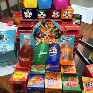 Best-seller transfrontalier : Jouets anti-stress Needoh Schylling Coke, Sprite, Fanta & Pepsi à rebond lent - Product Image 3