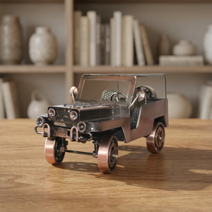 Sculpture de voiture Jeep en métal moderne, artisanale, par NIRMALA HANDICRAFT |   Décoration de table en fer finition cuivre antique du Rajasthan - Product Image 1
